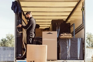 Choosing Your Transport: Trailer Hire vs. Removalist Services